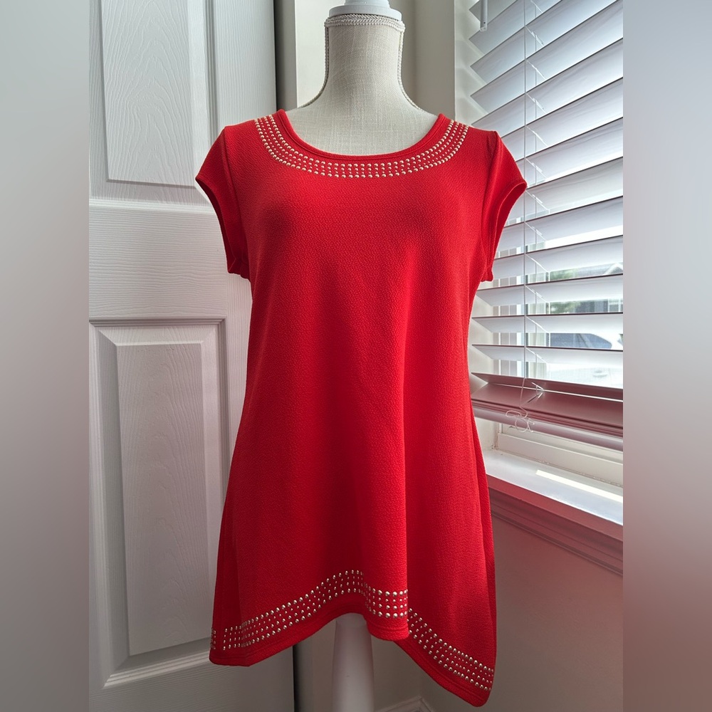 Philosophy Republic Vermillion Textured Studded Scoop Neck Short Sleeve Blouse